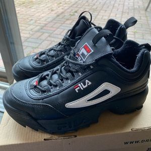 Black Fila Disruptors size women’s 6, fits up to 7.5